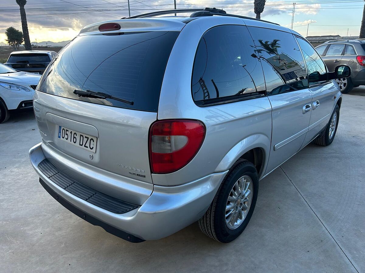 CHRYSLER VOYAGER LX 2.8 CRDI AUTO SPANISH LHD IN SPAIN 113000 MILES 7 SEAT 2006